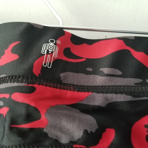 HPE Combat Red Camo Crop Leggings Medium - Picture 4 of 9
